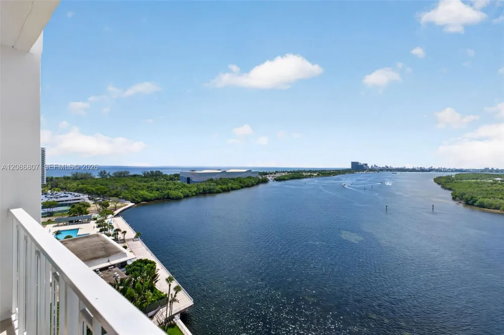 500 Bayview Dr #1420 Sunny Isles Beach, FL 33160