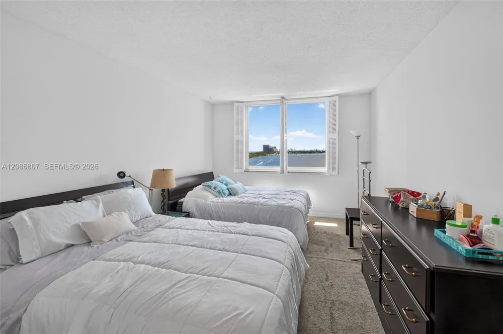 500 Bayview Dr #1420 Sunny Isles Beach, FL 33160