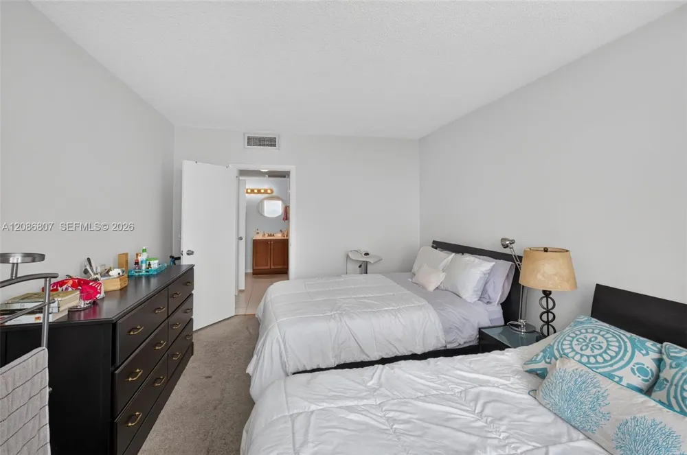 500 Bayview Dr #1420 Sunny Isles Beach, FL 33160