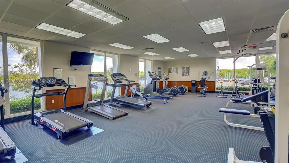 500 Bayview Dr #1420 Sunny Isles Beach, FL 33160