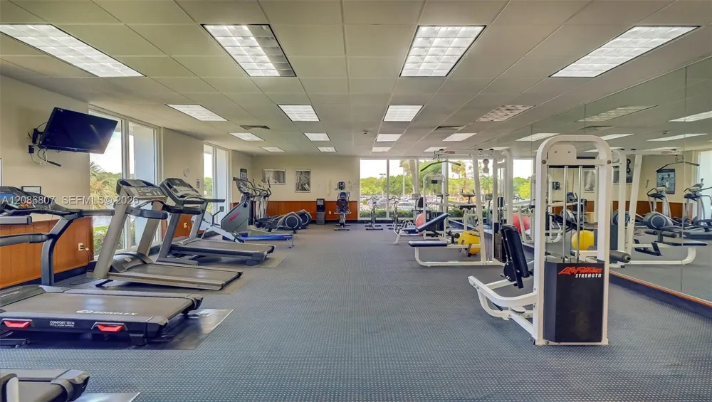 500 Bayview Dr #1420 Sunny Isles Beach, FL 33160