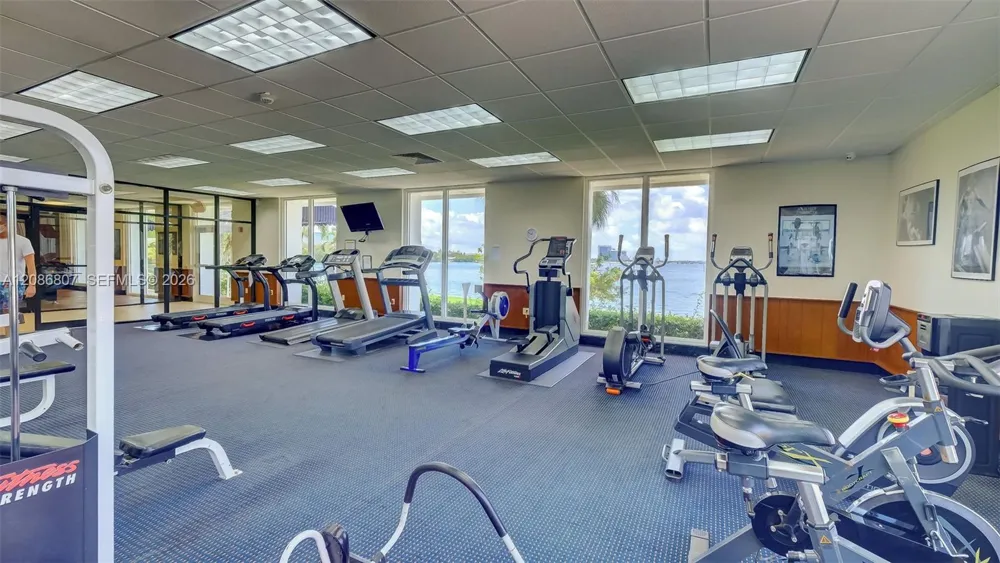500 Bayview Dr #1420 Sunny Isles Beach, FL 33160