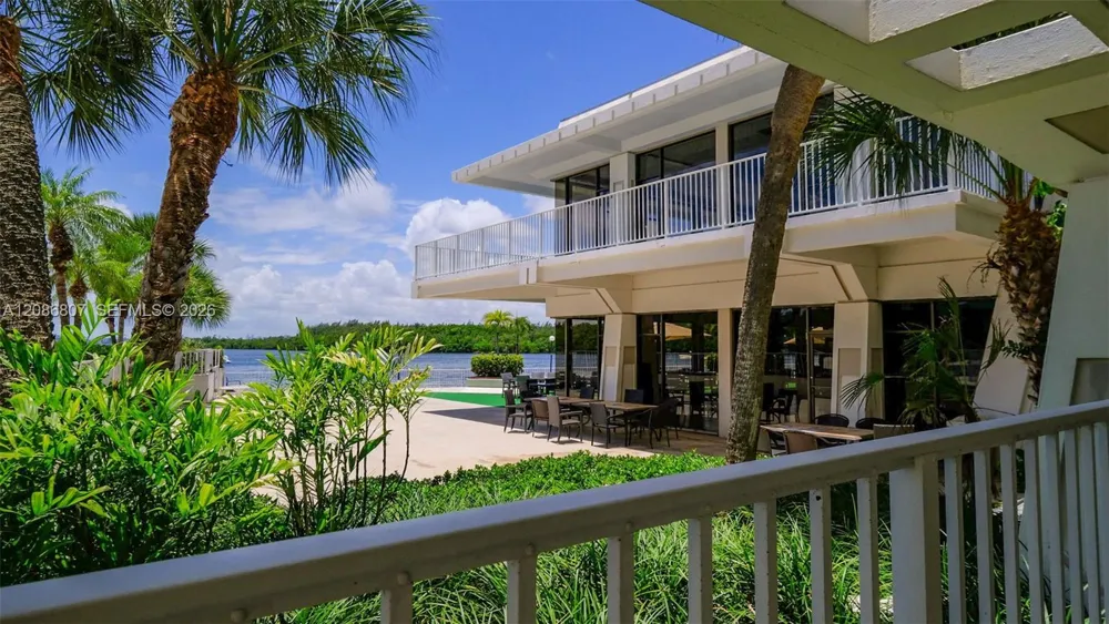 500 Bayview Dr #1420 Sunny Isles Beach, FL 33160