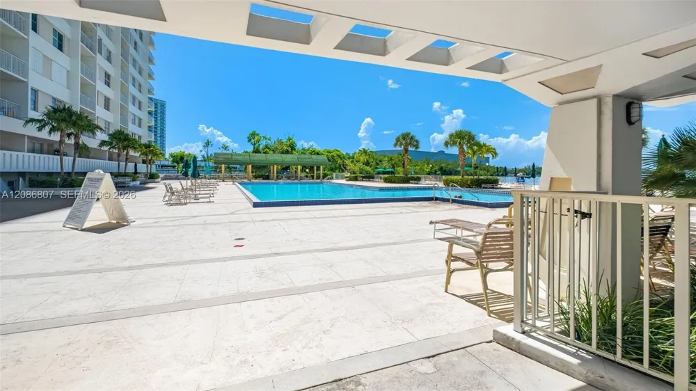 500 Bayview Dr #1420 Sunny Isles Beach, FL 33160