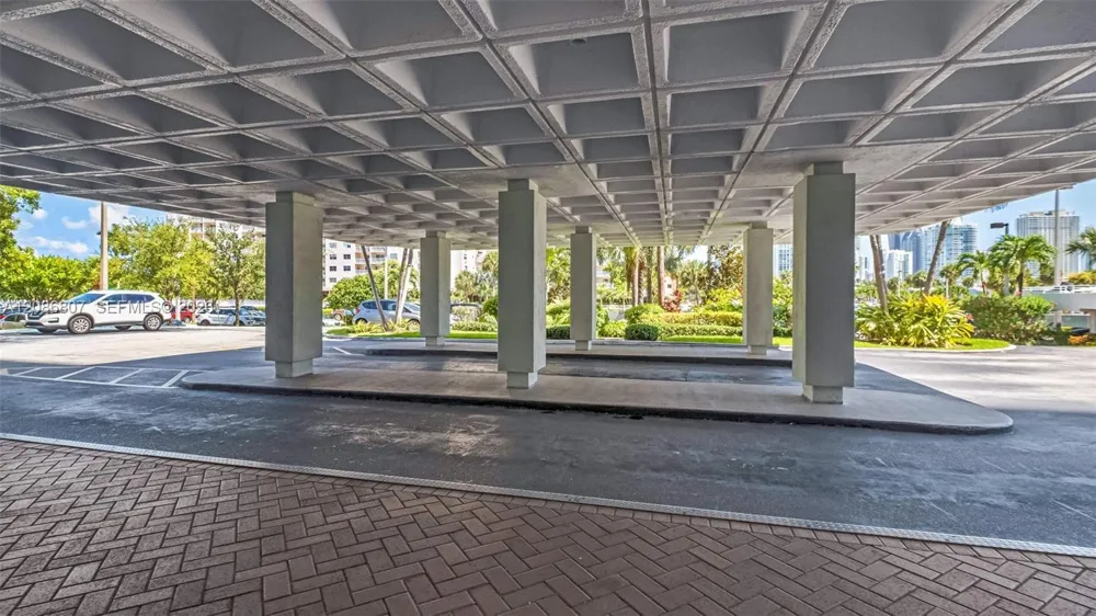 500 Bayview Dr #1420 Sunny Isles Beach, FL 33160