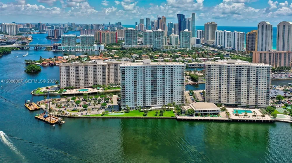 500 Bayview Dr #1420 Sunny Isles Beach, FL 33160