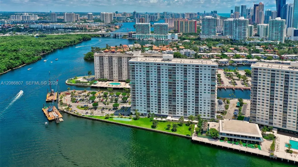 500 Bayview Dr #1420 Sunny Isles Beach, FL 33160