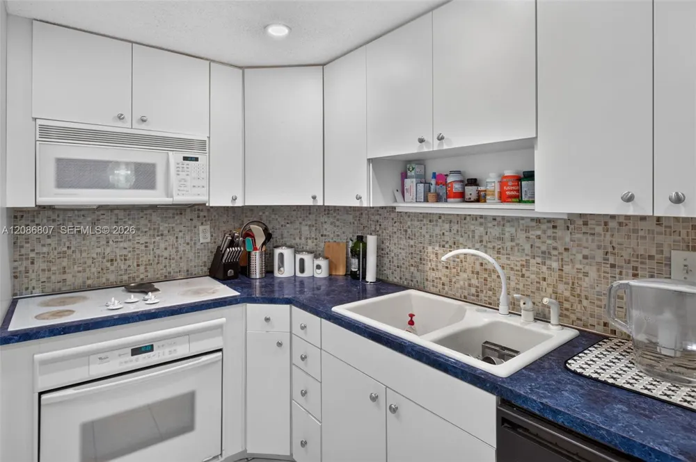 500 Bayview Dr #1420 Sunny Isles Beach, FL 33160