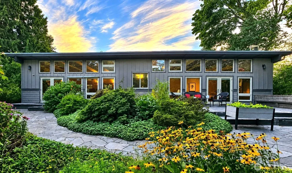 16 Cascade Key Bellevue, WA 98006