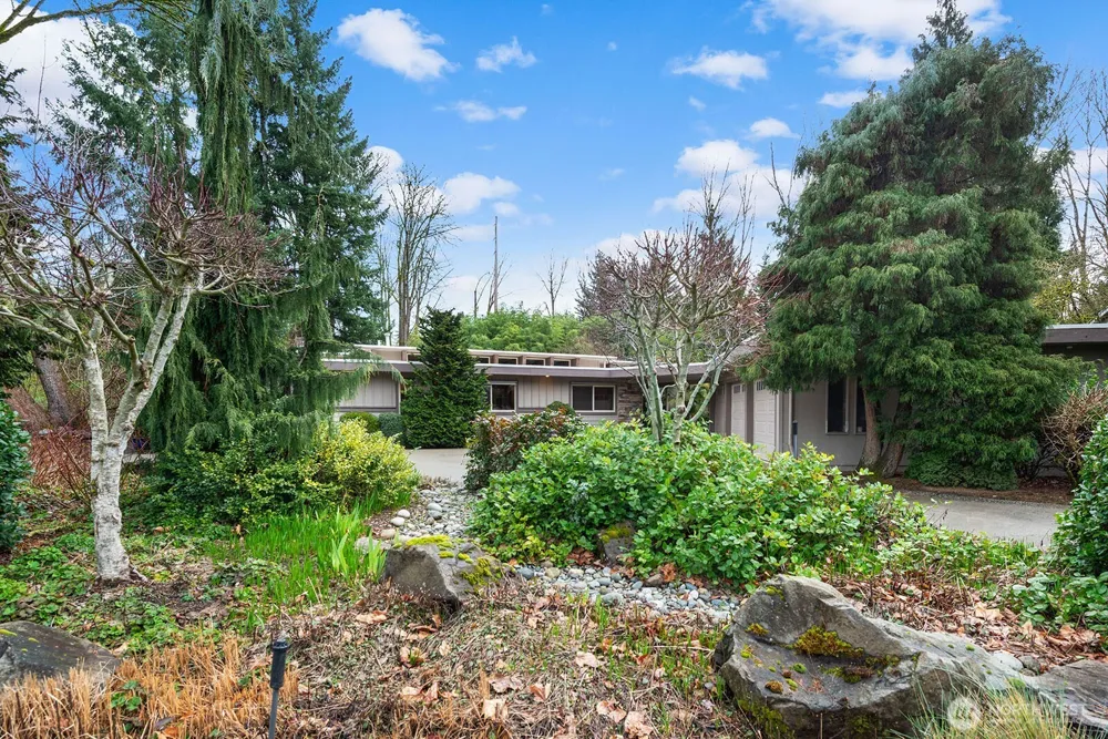16 Cascade Key Bellevue, WA 98006