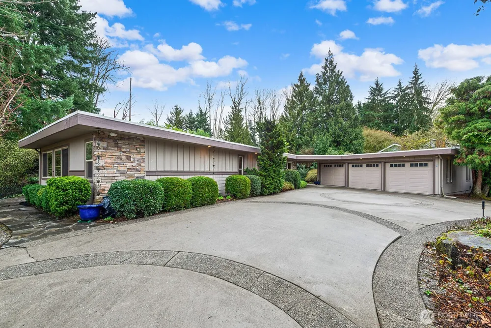 16 Cascade Key Bellevue, WA 98006
