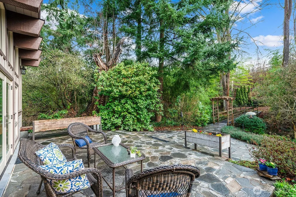 16 Cascade Key Bellevue, WA 98006