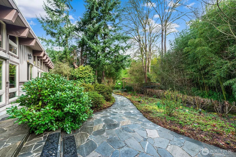 16 Cascade Key Bellevue, WA 98006