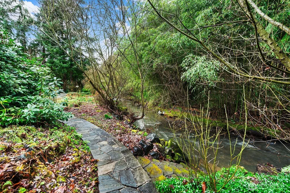16 Cascade Key Bellevue, WA 98006