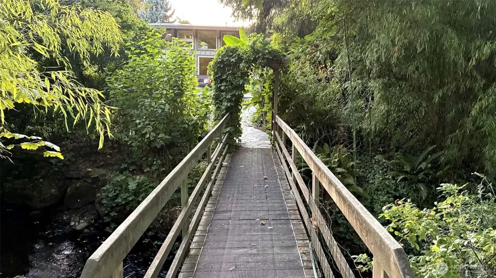 16 Cascade Key Bellevue, WA 98006