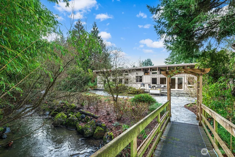 16 Cascade Key Bellevue, WA 98006