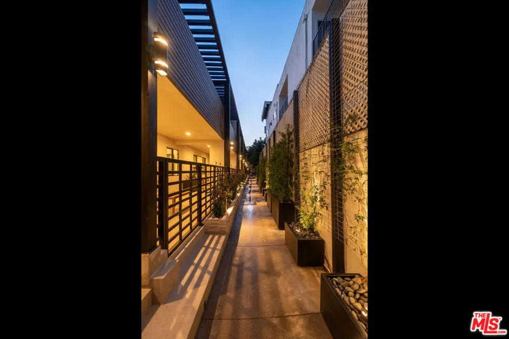 1262 Sweetzer Avenue #109 West Hollywood, CA 90069