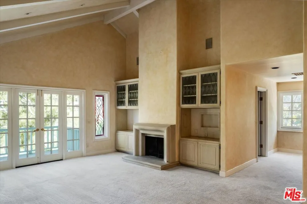2573 Benedict Canyon Drive Los Angeles, CA 90210