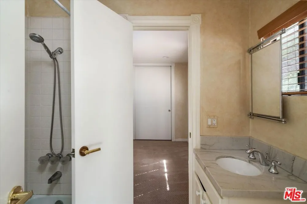 2573 Benedict Canyon Drive Los Angeles, CA 90210