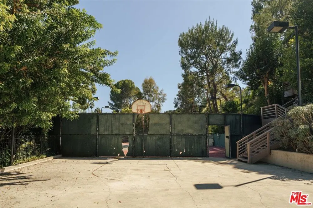 2573 Benedict Canyon Drive Los Angeles, CA 90210