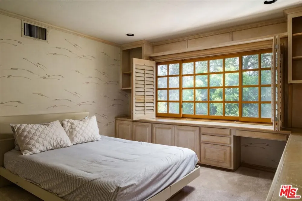 2573 Benedict Canyon Drive Los Angeles, CA 90210