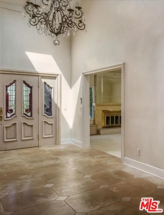 2573 Benedict Canyon Drive Los Angeles, CA 90210
