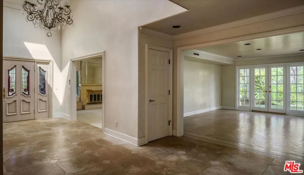 2573 Benedict Canyon Drive Los Angeles, CA 90210