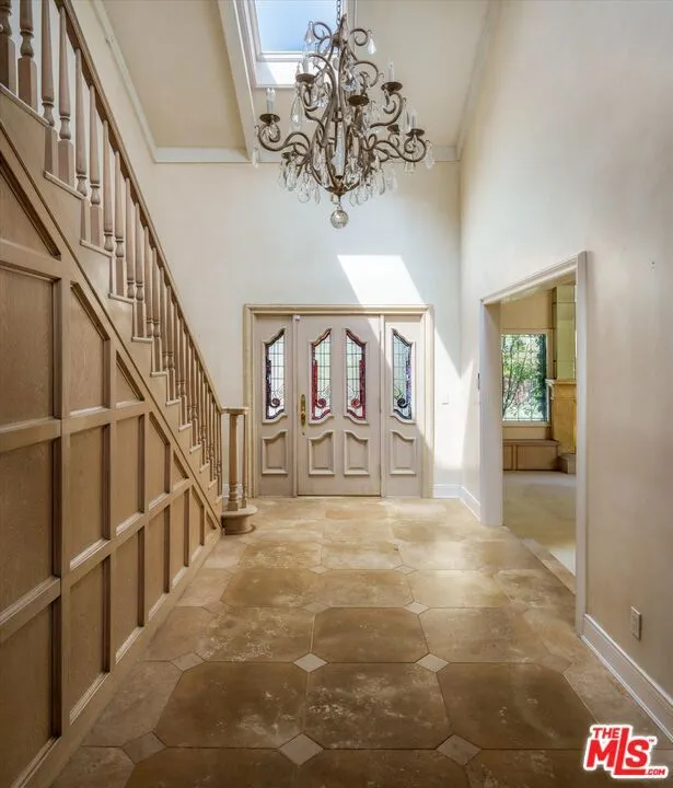 2573 Benedict Canyon Drive Los Angeles, CA 90210
