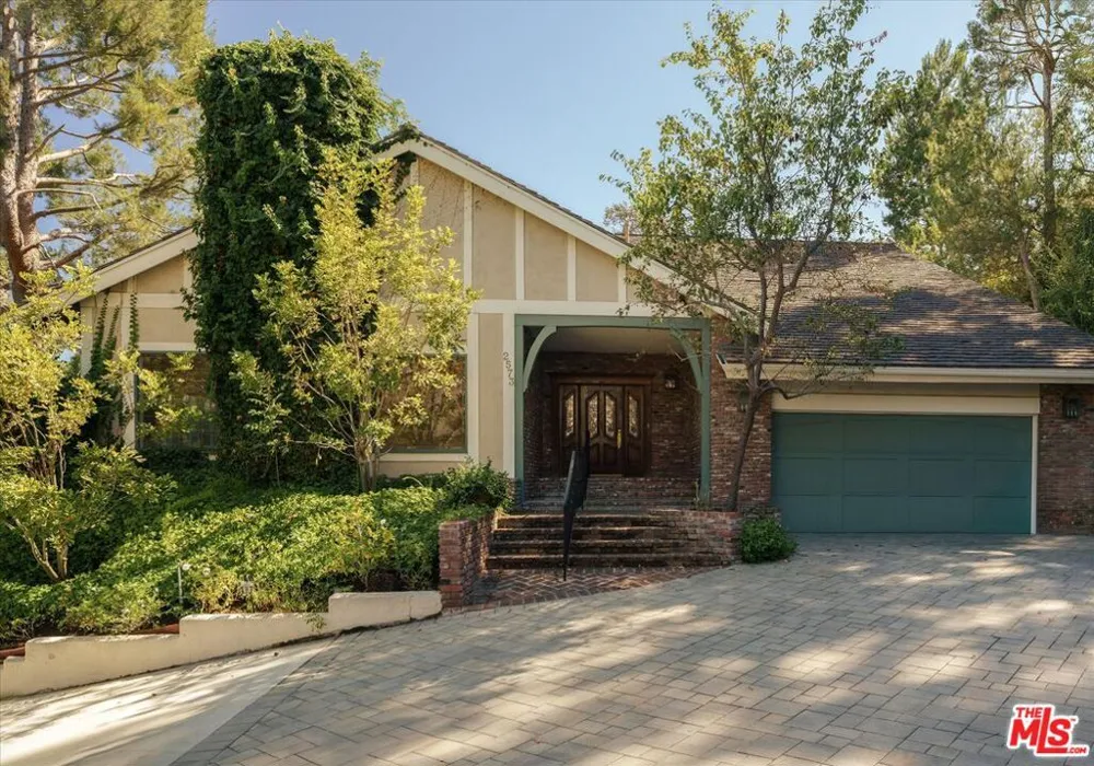 2573 Benedict Canyon Drive Los Angeles, CA 90210
