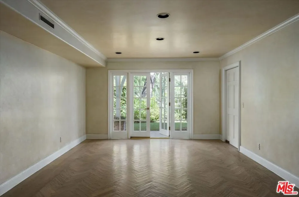 2573 Benedict Canyon Drive Los Angeles, CA 90210