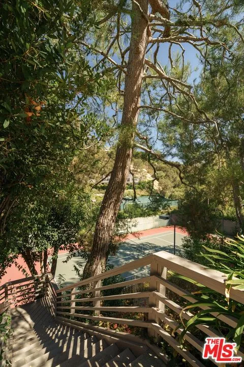 2573 Benedict Canyon Drive Los Angeles, CA 90210
