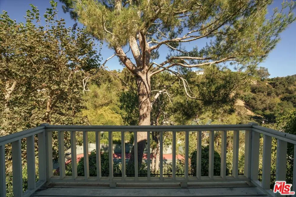 2573 Benedict Canyon Drive Los Angeles, CA 90210