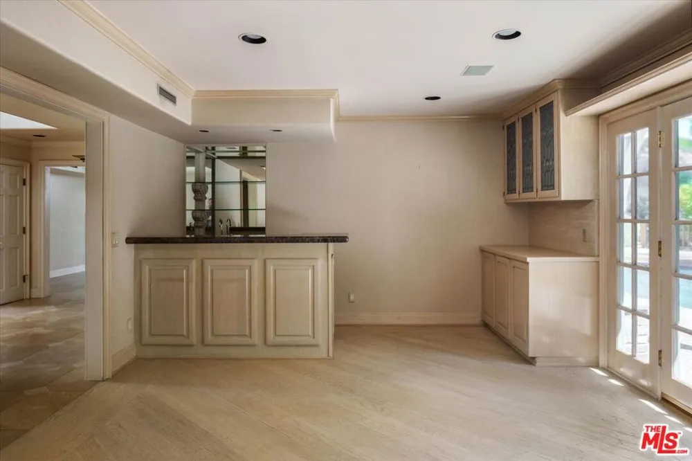 2573 Benedict Canyon Drive Los Angeles, CA 90210