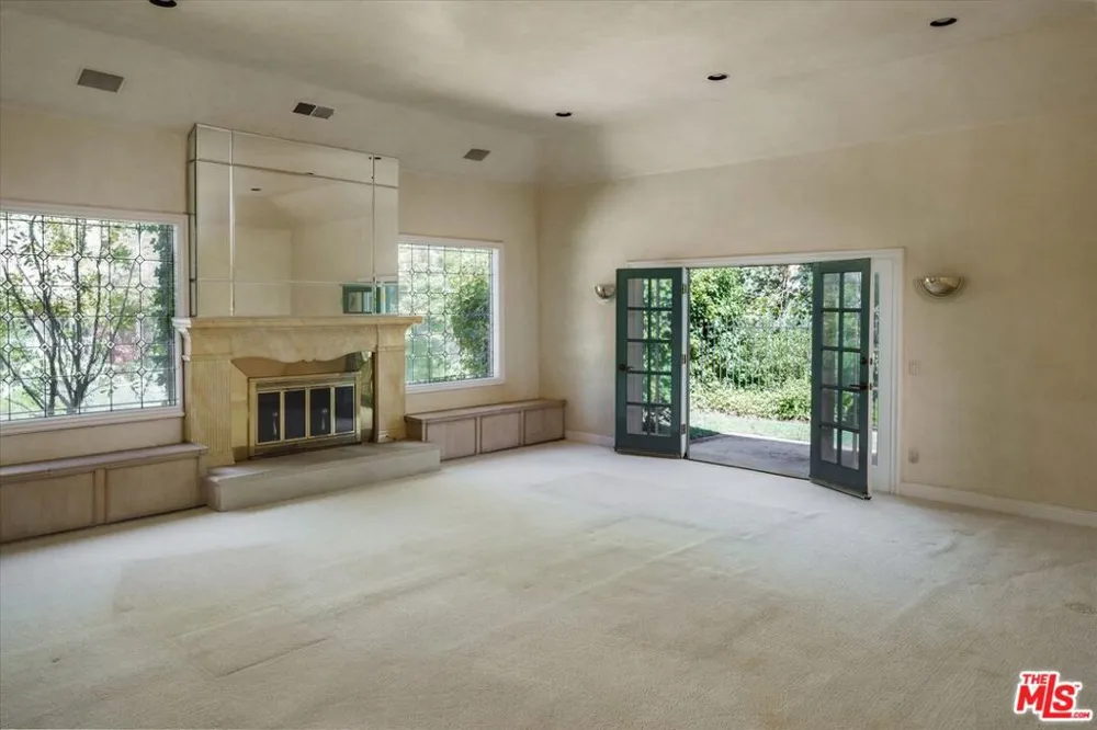 2573 Benedict Canyon Drive Los Angeles, CA 90210