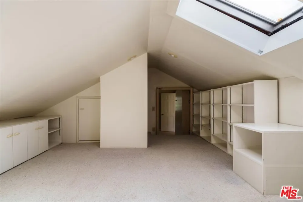 2573 Benedict Canyon Drive Los Angeles, CA 90210