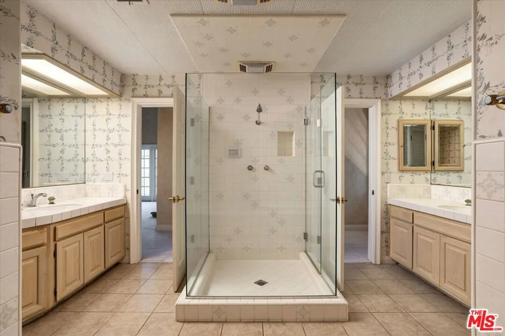 2573 Benedict Canyon Drive Los Angeles, CA 90210