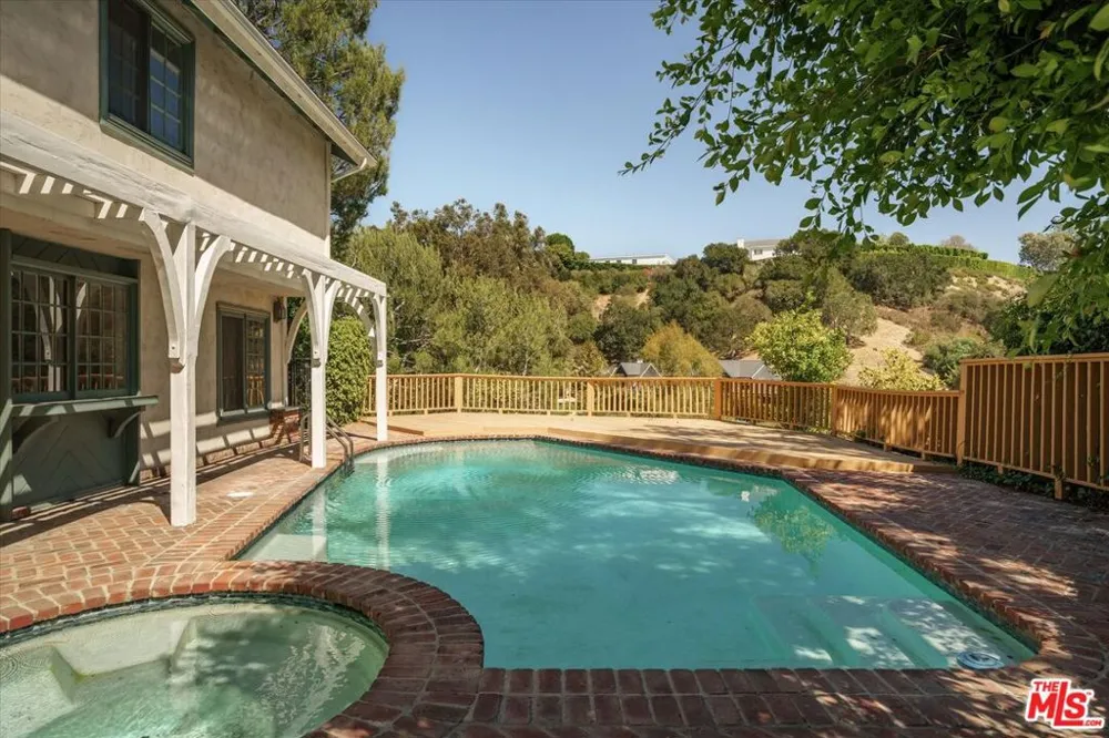 2573 Benedict Canyon Drive Los Angeles, CA 90210