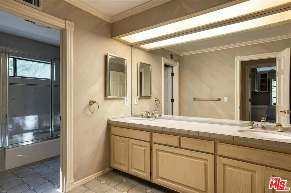 2573 Benedict Canyon Drive Los Angeles, CA 90210
