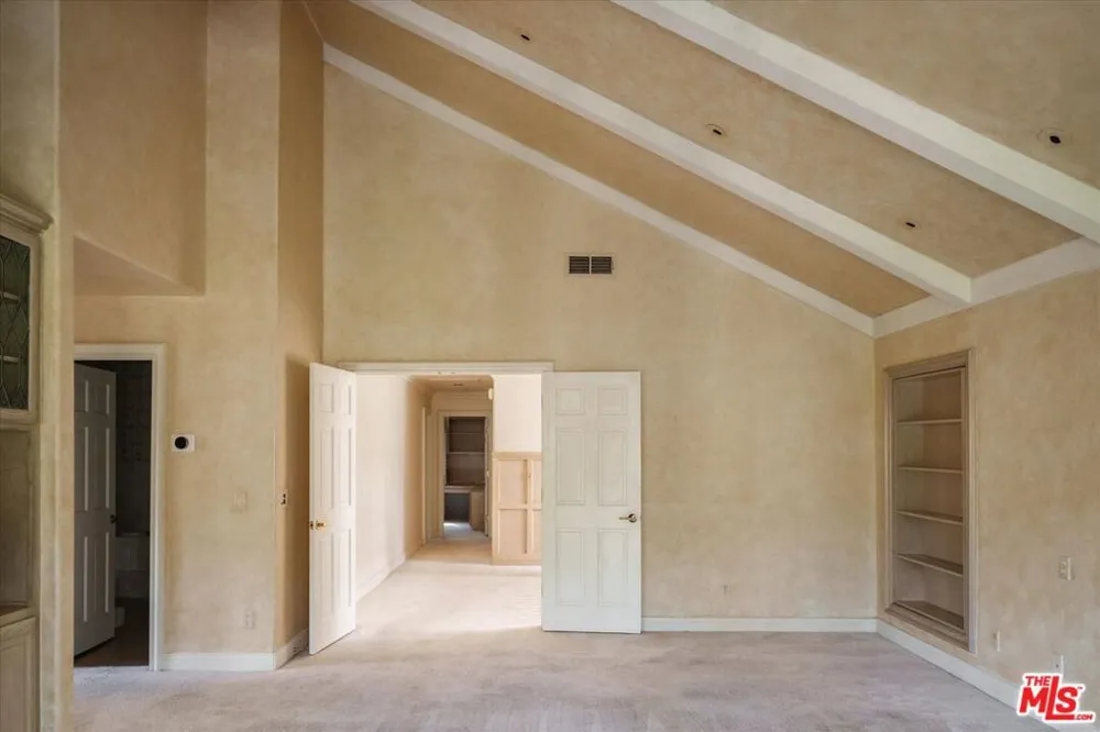 2573 Benedict Canyon Drive Los Angeles, CA 90210