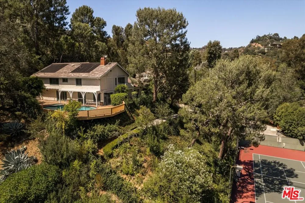 2573 Benedict Canyon Drive Los Angeles, CA 90210