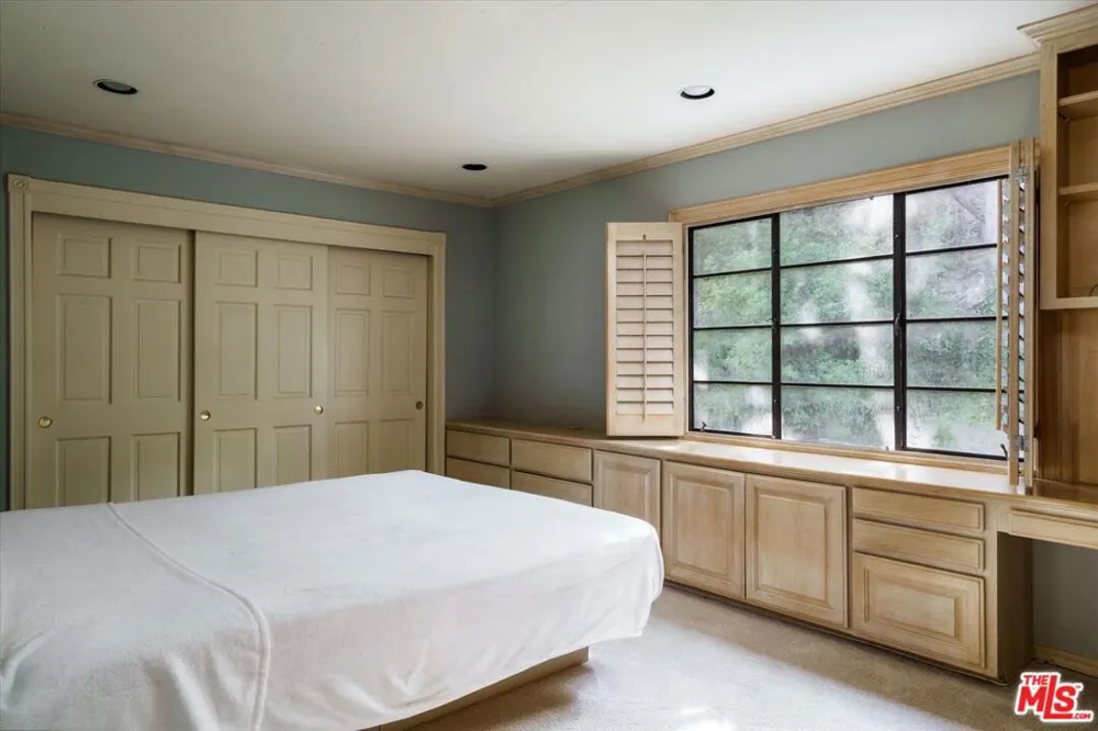 2573 Benedict Canyon Drive Los Angeles, CA 90210