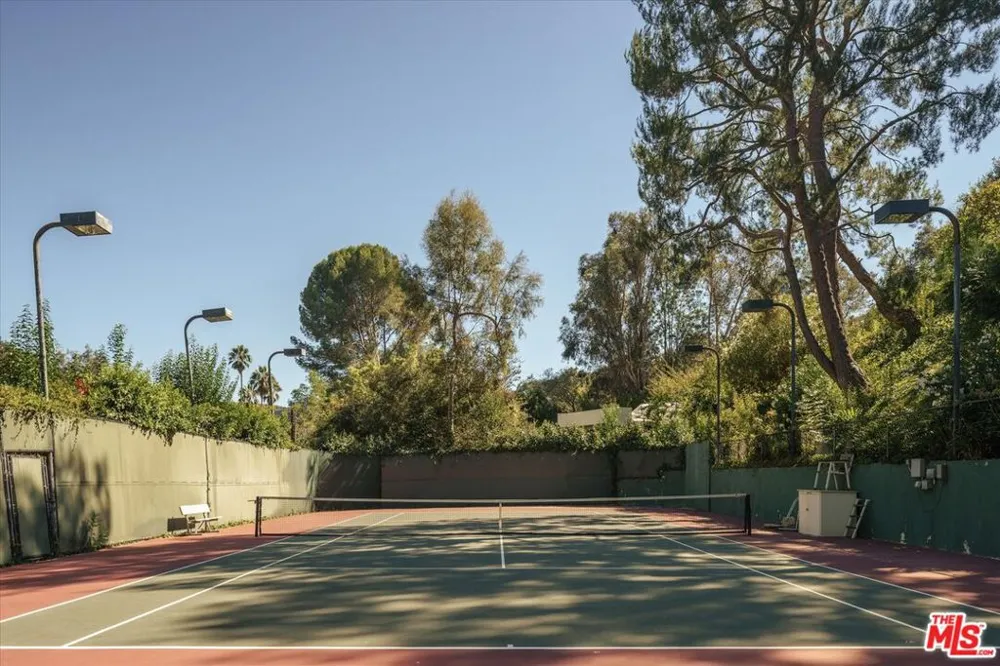 2573 Benedict Canyon Drive Los Angeles, CA 90210