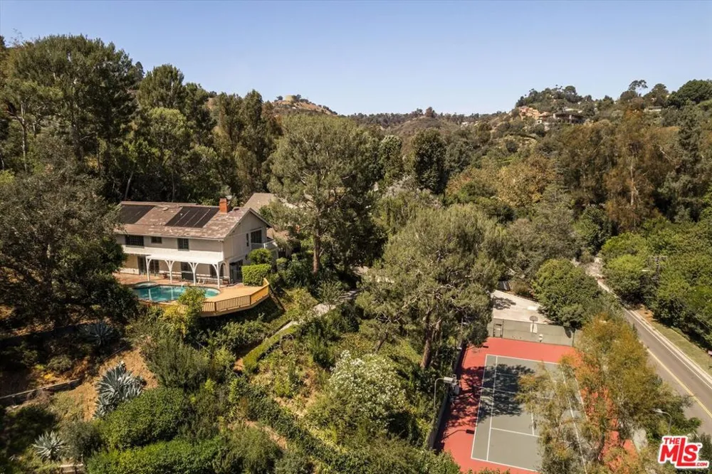 2573 Benedict Canyon Drive Los Angeles, CA 90210