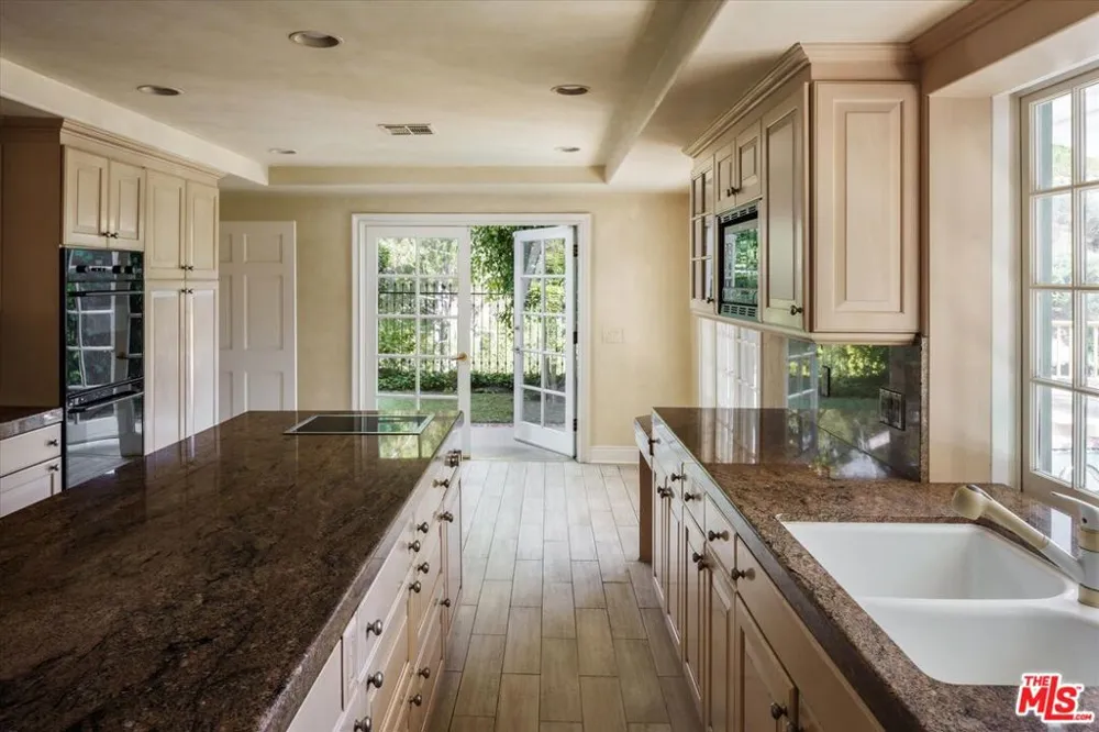 2573 Benedict Canyon Drive Los Angeles, CA 90210