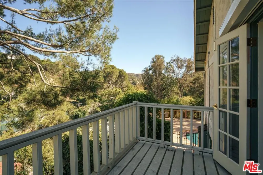 2573 Benedict Canyon Drive Los Angeles, CA 90210