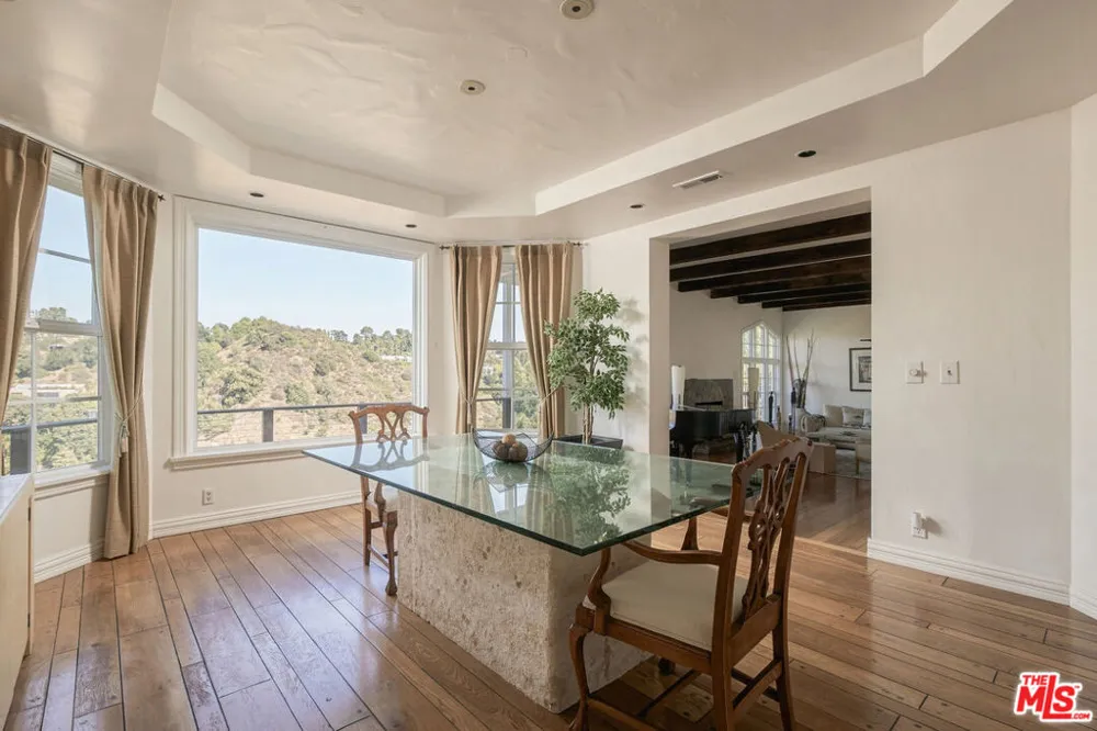2312 Kimridge Road Beverly Hills, CA 90210