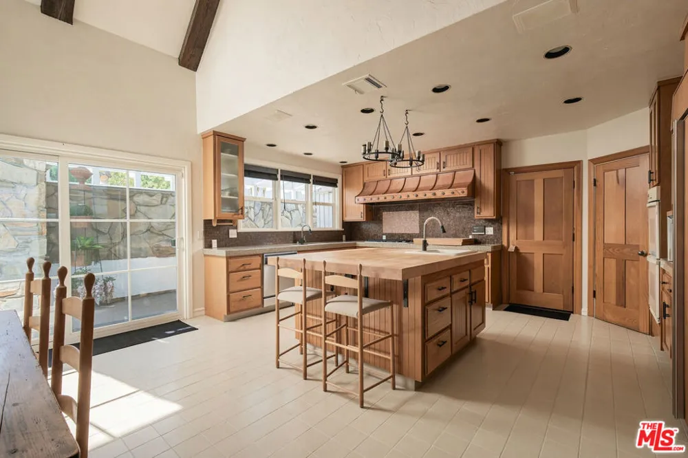 2312 Kimridge Road Beverly Hills, CA 90210