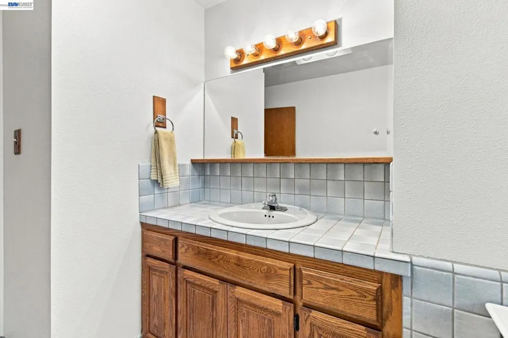 1064 Batavia Avenue Livermore, CA 94550