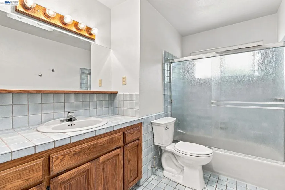 1064 Batavia Avenue Livermore, CA 94550