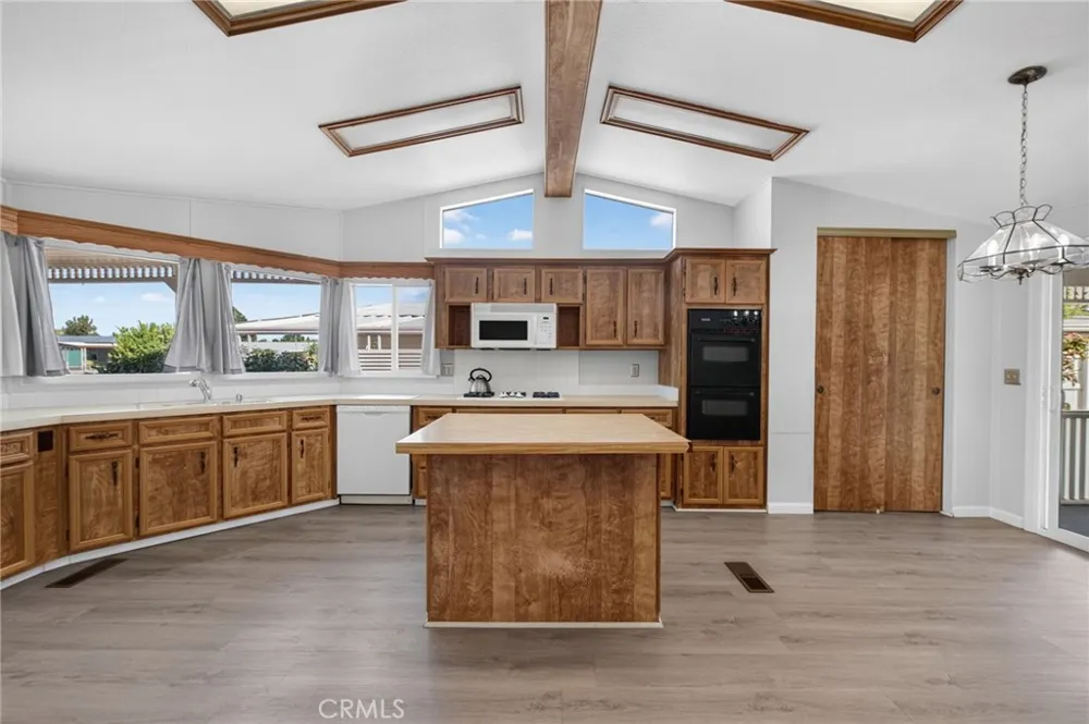 564 De Soto Drive Hemet, CA 92543